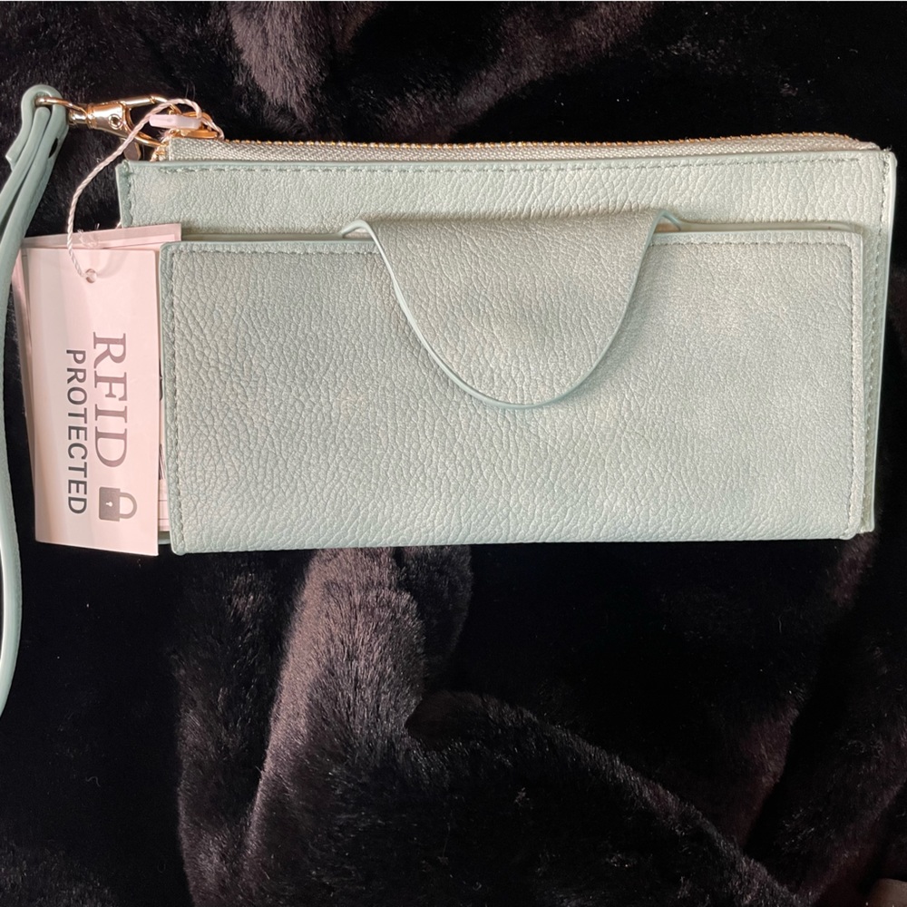 💙NWT Jen&Co. Vegan Wristlet RFID Protected